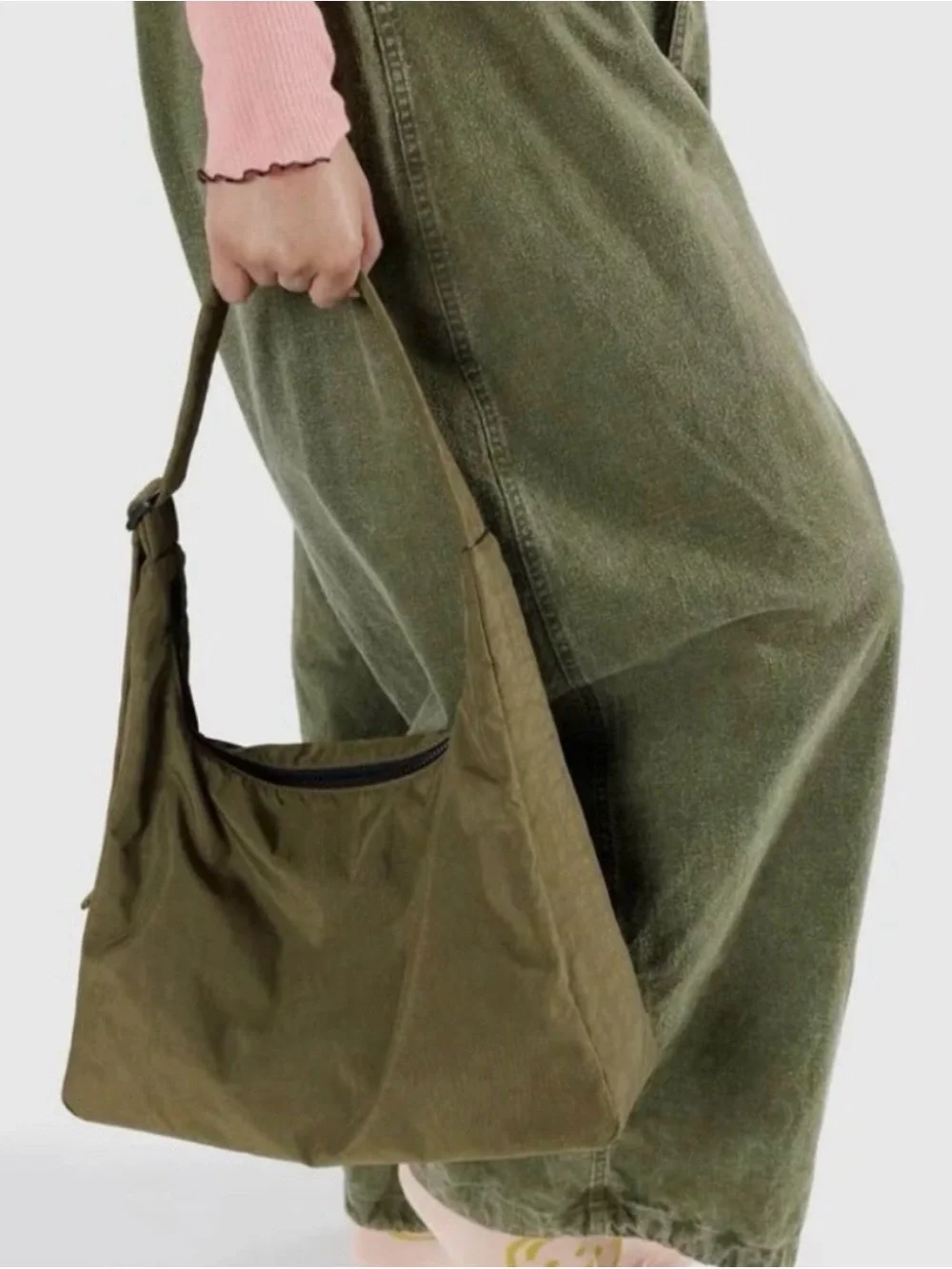 BAGGU Medium Shoulder Hobo Bag in Seaweed Olive Green